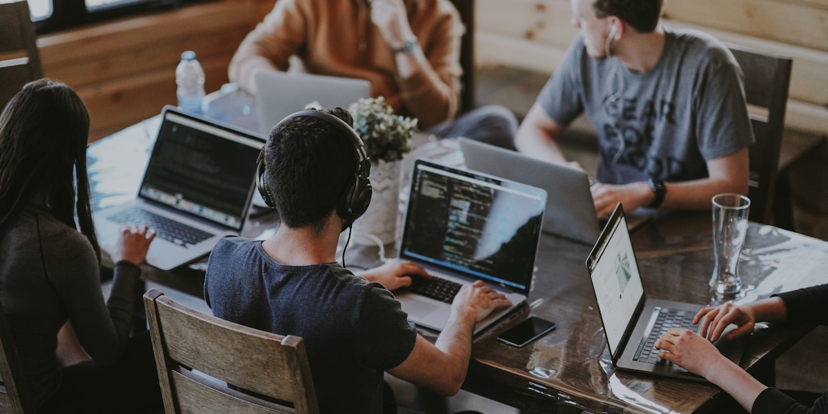 Product-Led Sales: The 2026 Playbook for Combining PLG With Human Sellers